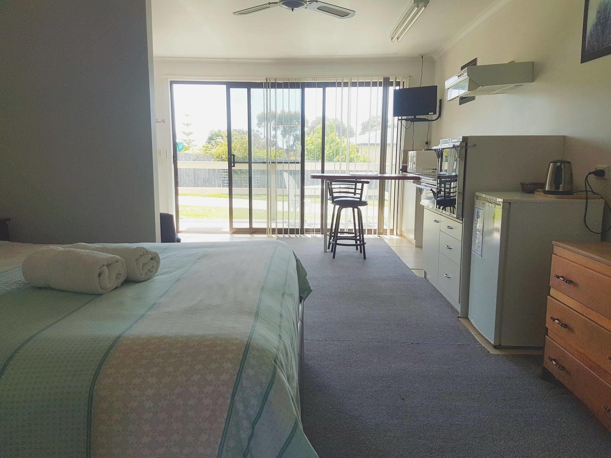 סקמנדר Carmens Inn מראה חיצוני תמונה